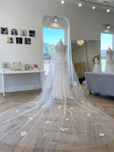 Load image into Gallery viewer, Dahlia Veil | Dream Bridal