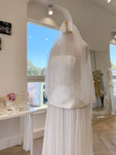 Load image into Gallery viewer, Peony Veil | Dreams Bridal