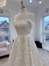 Load image into Gallery viewer, Azalea | Dream Bridal