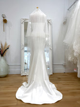 Load image into Gallery viewer, Blossom 2-Tier Veil