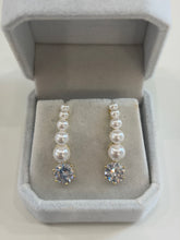 Load image into Gallery viewer, Gioa Earrings
