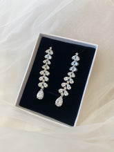 Load image into Gallery viewer, Reba Earrings
