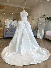 Load image into Gallery viewer, Lotus | Dream Bridal