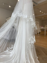 Load image into Gallery viewer, Magnolia Veil | Dreams Bridal