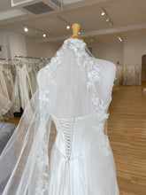 Load image into Gallery viewer, Wildflower Veil | Dreams Bridal