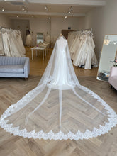 Load image into Gallery viewer, Daphne Veil | Dreams Bridal