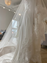 Load image into Gallery viewer, Daphne Veil | Dreams Bridal