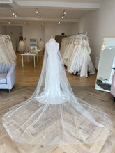 Load image into Gallery viewer, Petal Veil | Dreams Bridal