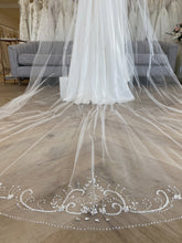 Load image into Gallery viewer, Forget-me-not Veil | Dream Bridal