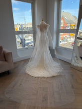 Load image into Gallery viewer, Classic Veil | Dream Bridal - Available different lengths