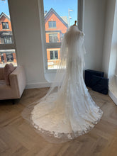 Load image into Gallery viewer, Traditional Veil | Dream Bridal - Available different lengths