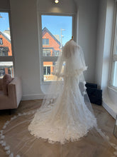 Load image into Gallery viewer, Willow Veil | Dream Bridal