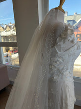 Load image into Gallery viewer, Blossom Veil | Dream Bridal - Available in different lengths