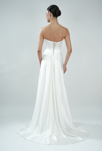 Load image into Gallery viewer, Iris | Dream Bridal