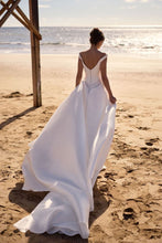 Load image into Gallery viewer, Glimpse | Milla Nova