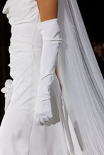 Load image into Gallery viewer, Illenia Gloves | Milla Nova
